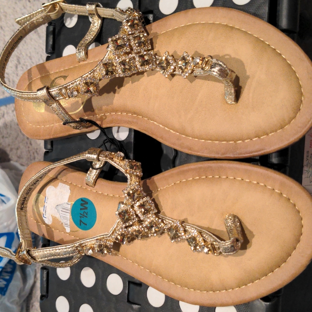 NWOT cg shoes sandals
